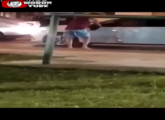 Video :He vehemently regrets damaging his opponent's automobile during a road rage (Warning - startling)